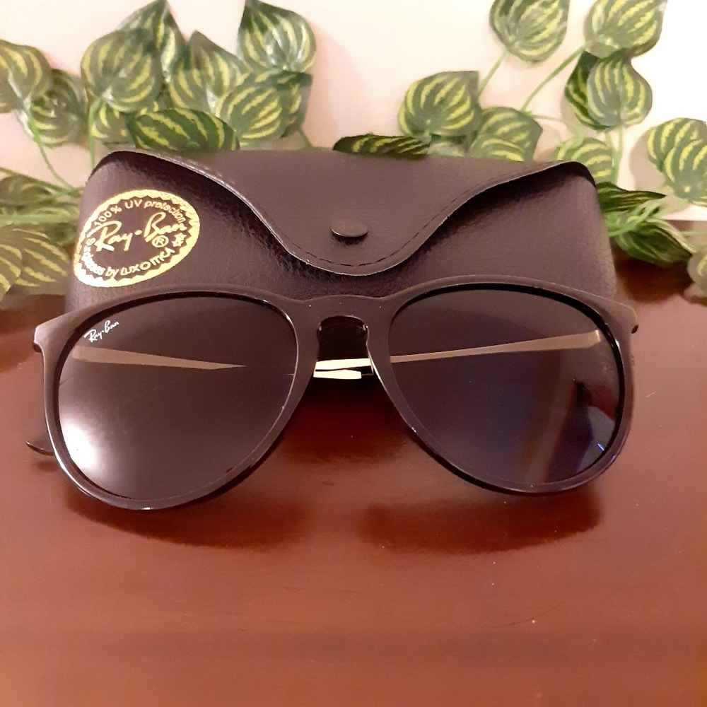 Ray Ban Erika's- like brand new condition